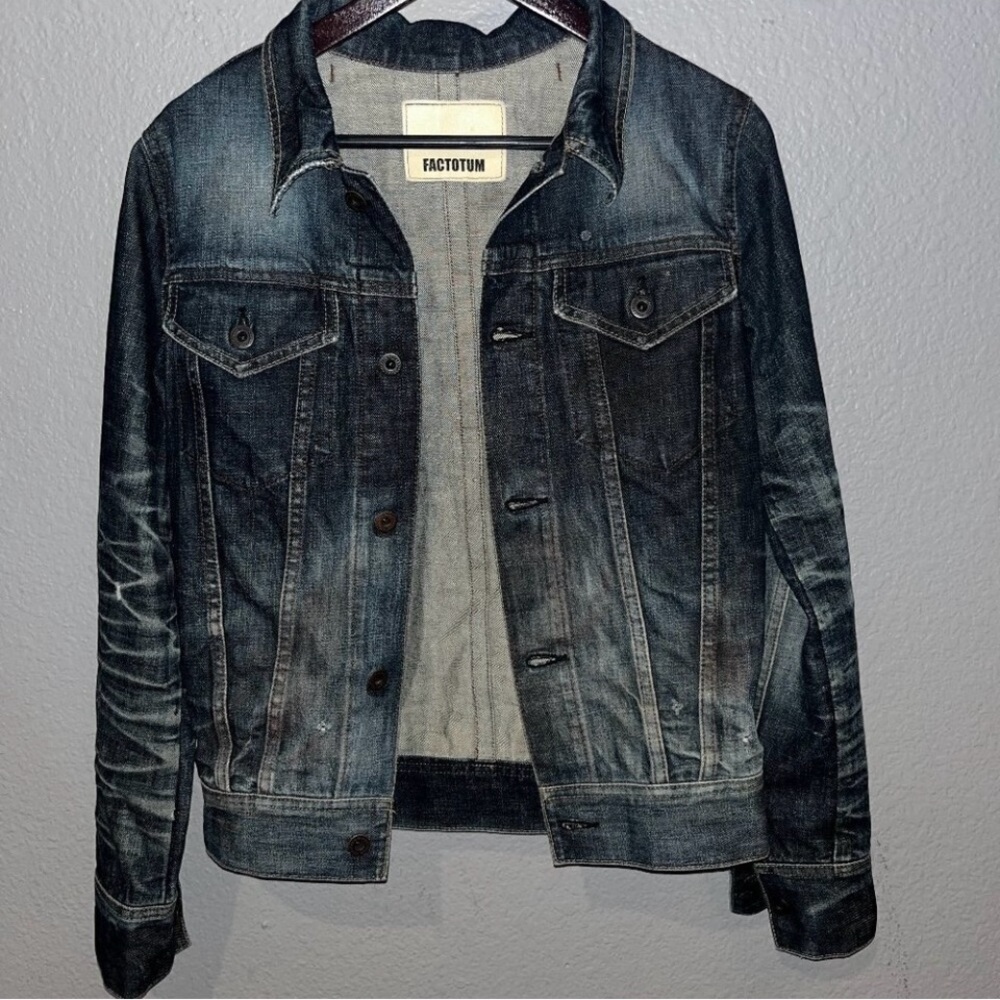 Factotum Japan Distressed Denim Jacket
Selvedge Style Rare Fade
XS (46)